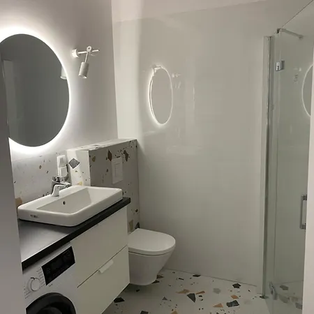 Apartament 33 *